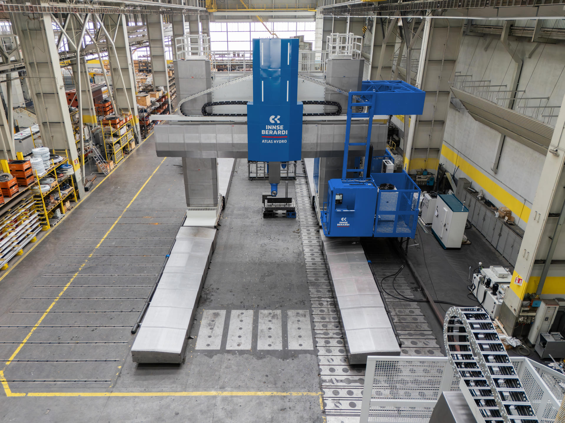 Atlas Hydro gantry milling machine with hydrostatic working crossrail
