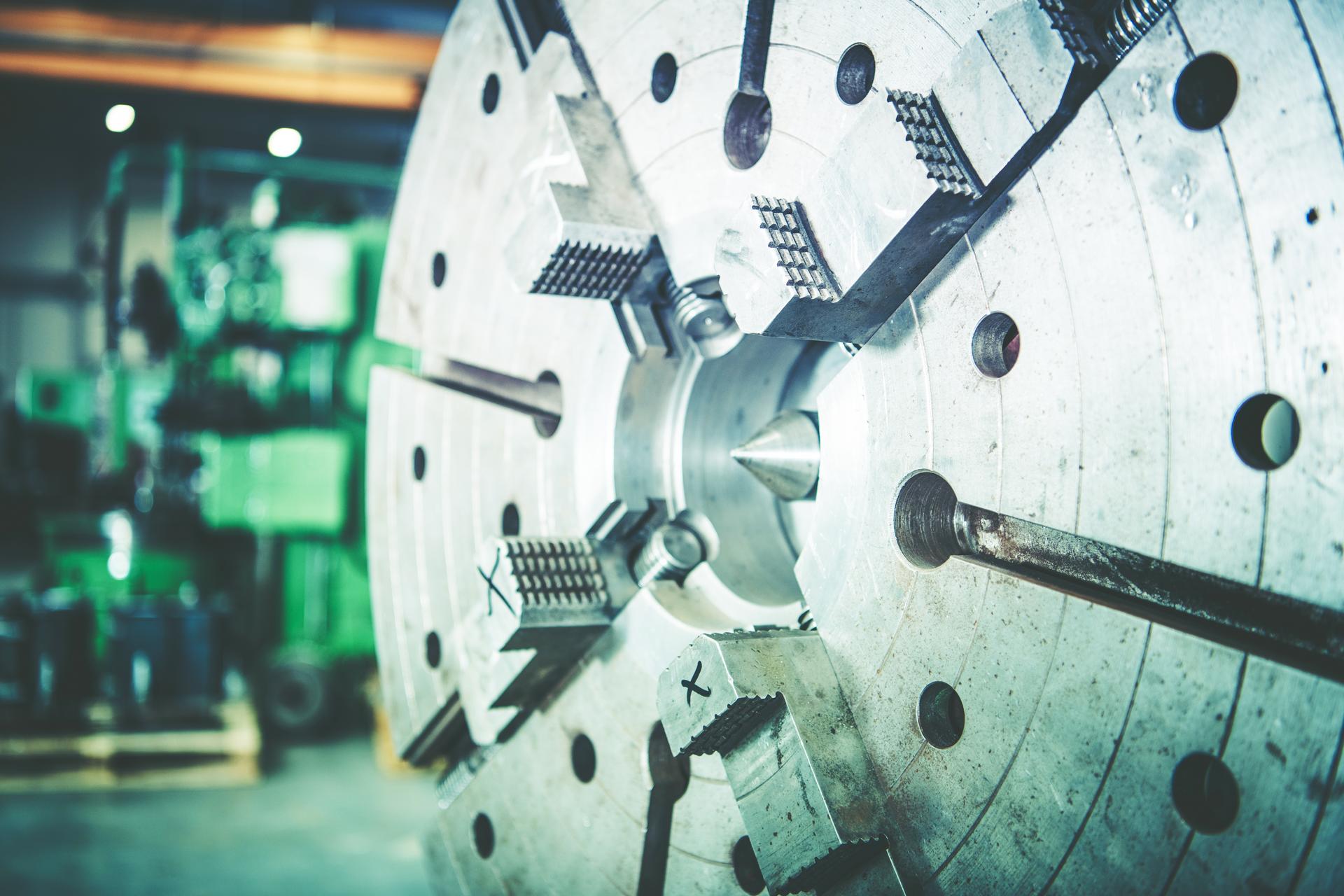 Industrial lathe machine for large component machining