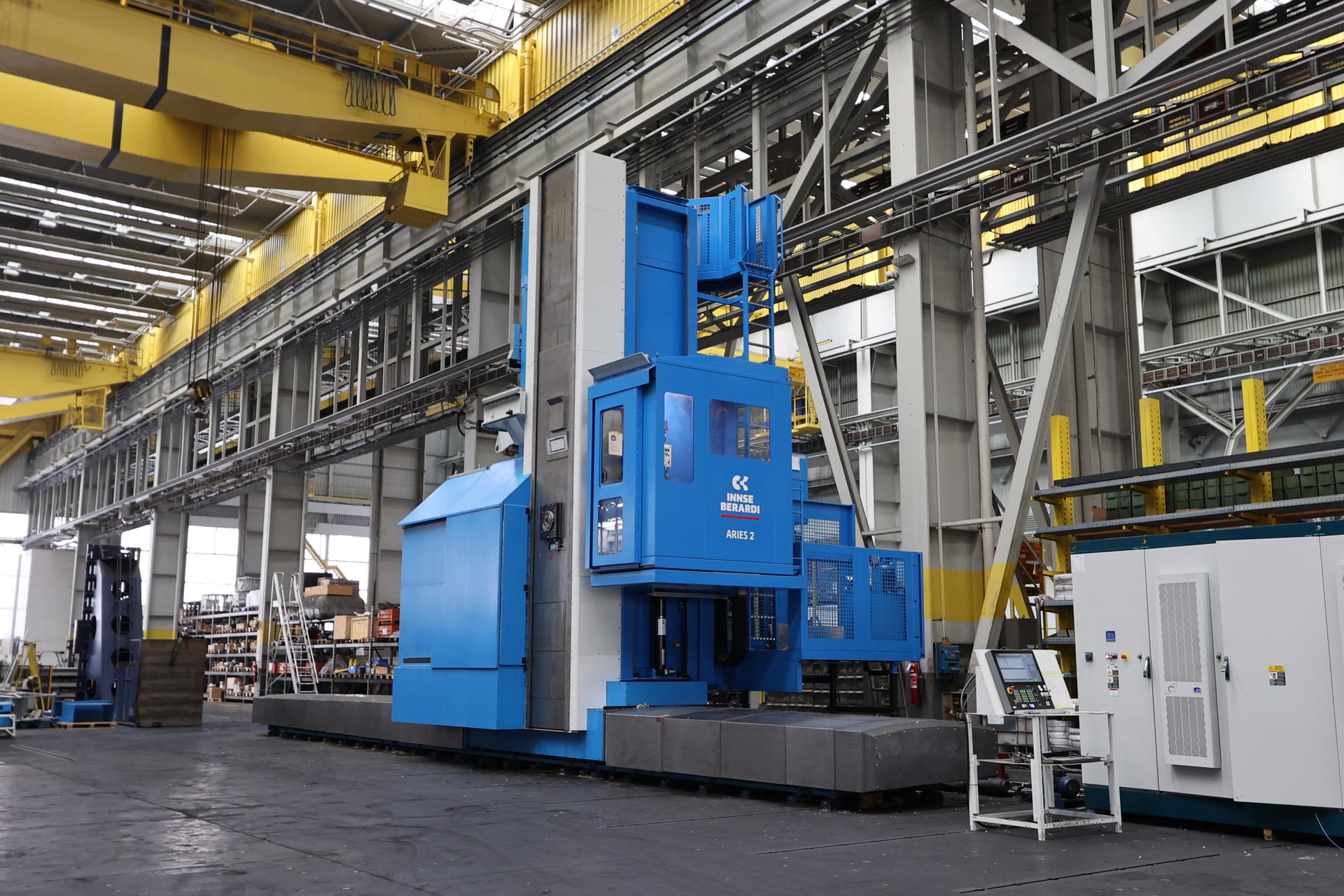 Horizontal CNC milling and boring machine for large components