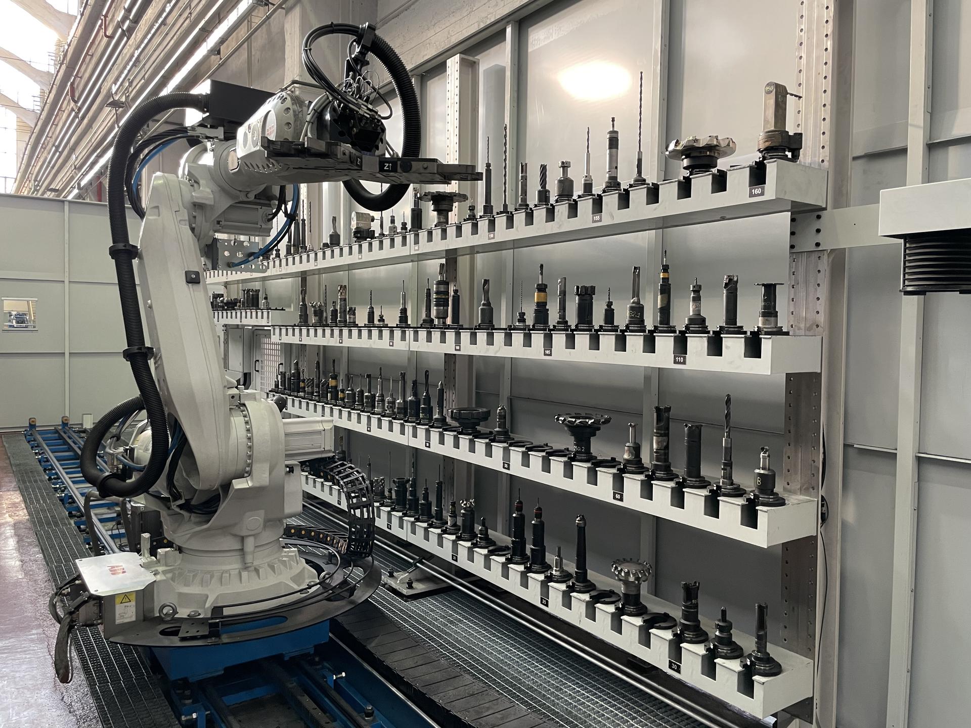 Rack-type CNC tool magazine with integrated robot