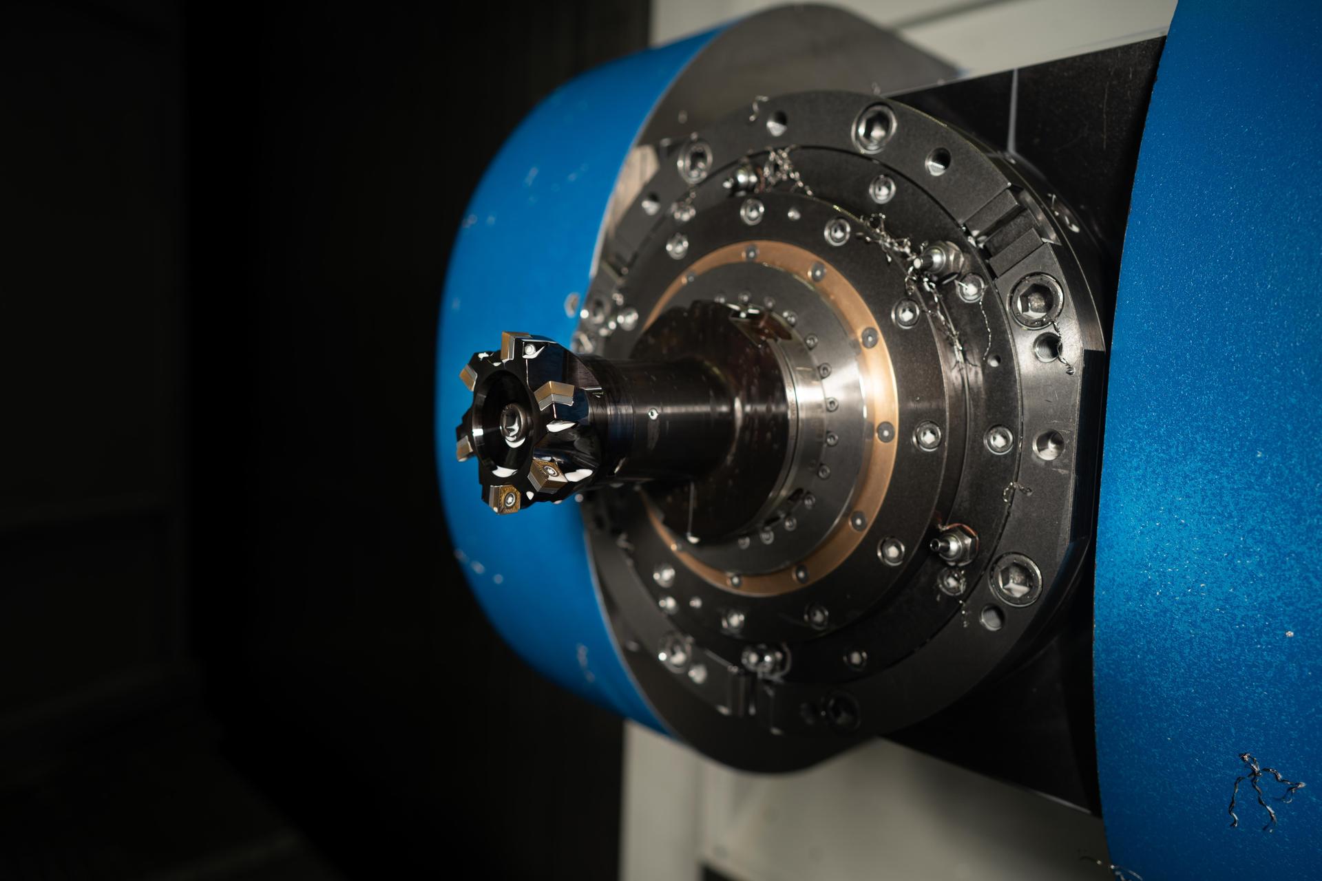 TE 400 attachment head for high-performance CNC milling